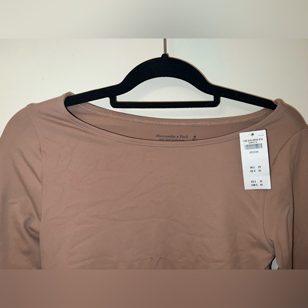 Boatneck tan Abercrombie basic